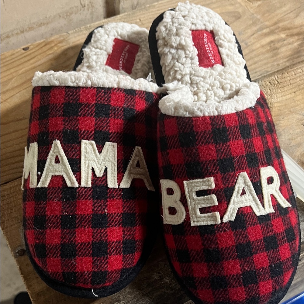 9/10 Red and Black Plaid Mama Bear Slippers Fleece warm and fuzzy. NWT.